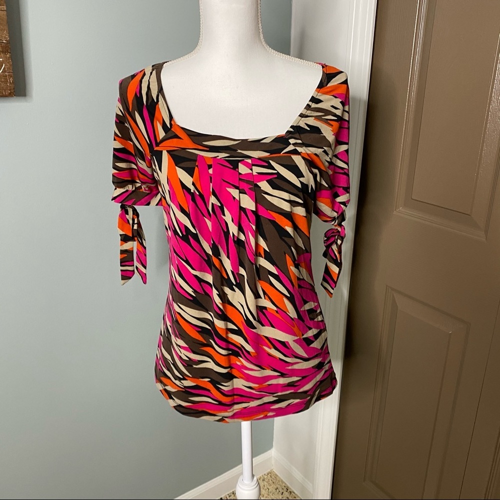 Short sleeve colorful blouse with square neckline